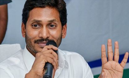 మూడు రాజధానుల ముచ్చటైన ఏపీ: వెనుకబాటుపై త్రిముఖ పోరు...!