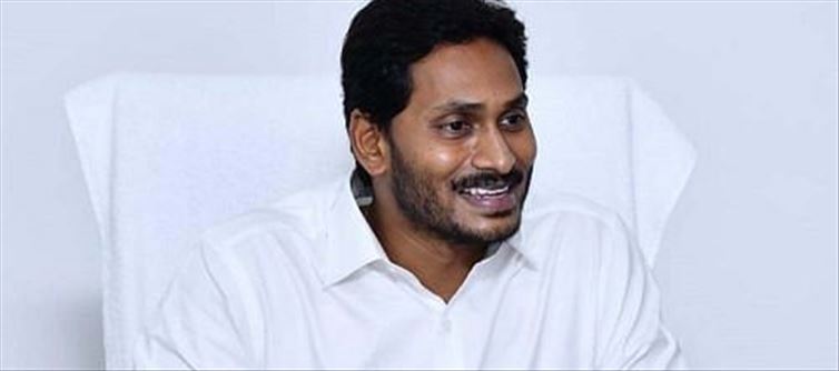కరోనా వైరస్ కేసుల తగ్గింపు విషయంలో ఎవరు అందుకోలేని ఘనత అందుకున్న జగన్....