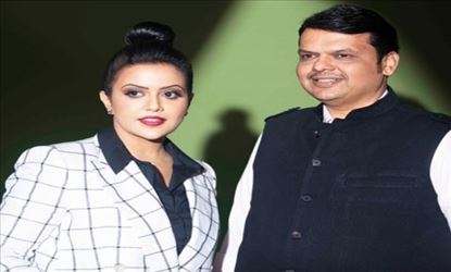 देवेंद्र फडणवीस के सीएम पद से इस्तीफे पर पत्नी ने किया भावुक ट्वीट