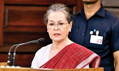 भाजपने सत्तेसाठी महाराष्ट्रात केलेले कांड लज्जास्पद: सोनिया गांधी