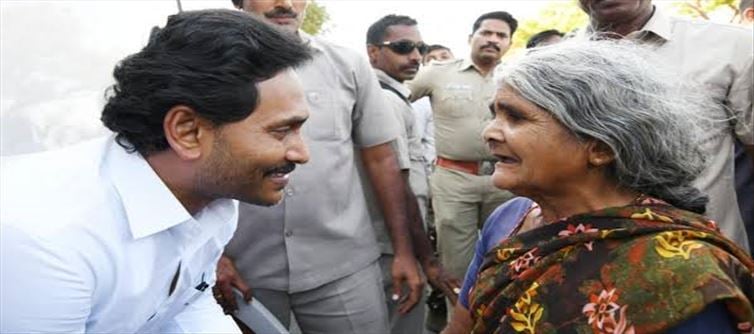ప‌ల్లెపోరు: సిటీ ఓట‌రు మించిన పల్లెటూరోడు... జ‌గ‌న్‌పై ఉప్పొంగిన అభిమాన‌మేనా ?