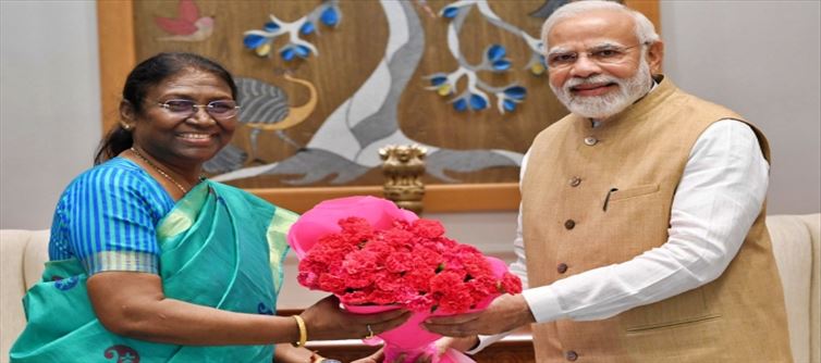 द्रौपदी मुर्मू दिल्ली पहुंचीं, कल नामांकन दाखिल करेंगी