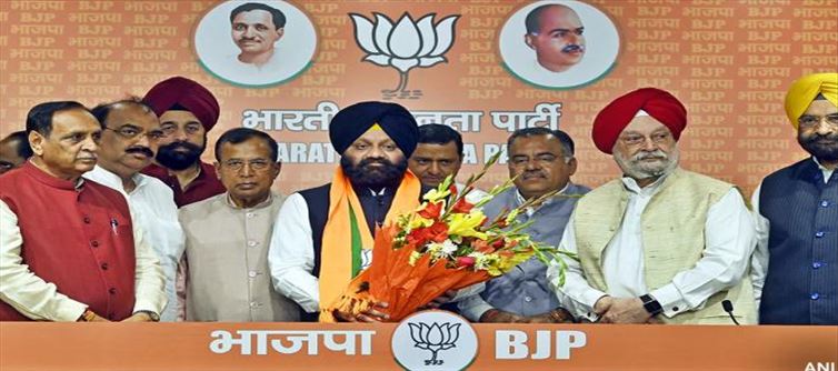 शिरोमणि अकाली दल के नेता इंदर इकबाल सिंह अटवाल भाजपा में शामिल हुए