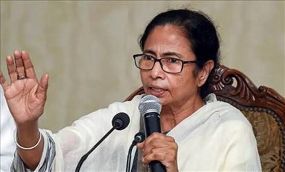 অর্থনীতিতে ‘অন্ধকারতম সময়’ বলে কেন্দ্রকে তীব্র আক্রমণ মমতার