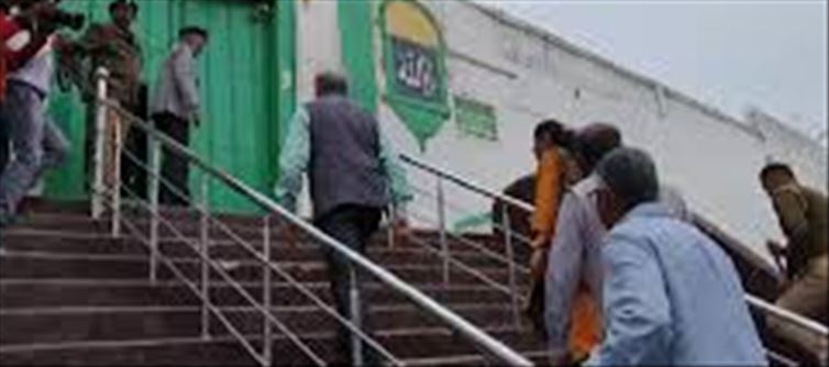 A three-member team of ASI reached Sambhal Masjid!