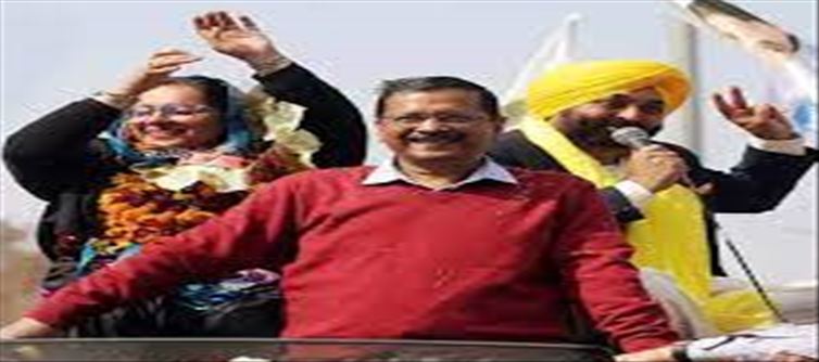 Political war between Aam Aadmi Party and BJP is not taking the name of stopping