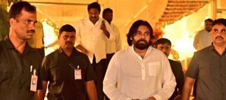 ఆ విషయంలో పవన్ కు భయపడి వెనక్కు తగ్గిన టీడీపీ.. అసలేం జరిగిందంటే?