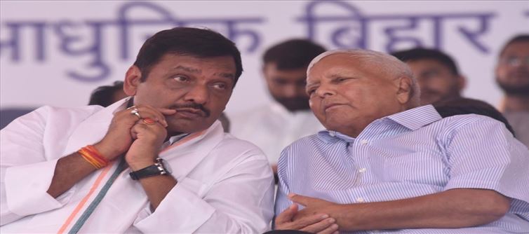 Akhilesh Prasad Singh recited ballads in praise of Lalu Yadav