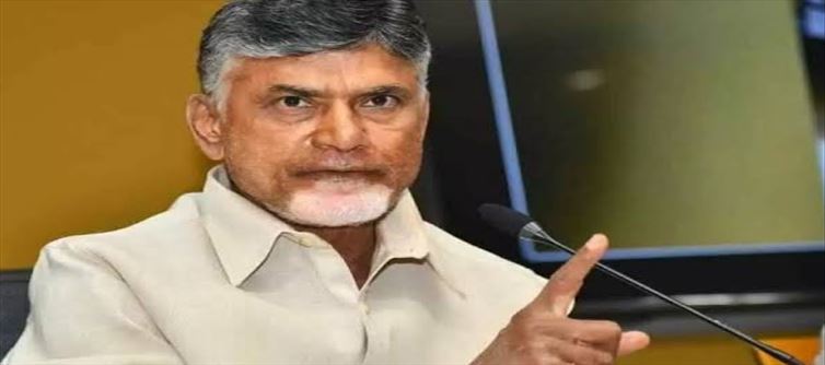 మీడియా బాస్ల గుప్పిట్లో మంత్రులు.. తొందరపాటు నిర్ణయాలతో కొంపముంచుకుంటున్నారా?