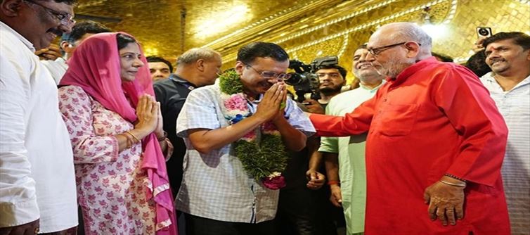 दिल्ली के मुख्यमंत्री अरविंद केजरीवाल ने तिहाड़ जेल से रिहाई के एक दिन बाद हनुमान मंदिर में पूजा की