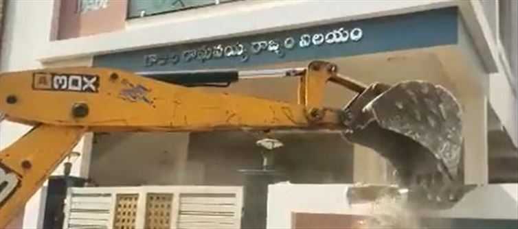 Bulldozer politics: Jagan, Oppn at loggerheads