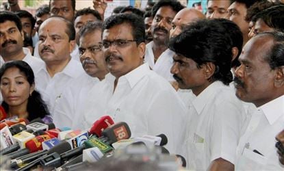 18 எம்.எல்.ஏக்களுக்கு கொடுக்கபடும் வைட்டமின் 'ப' தெரியுமா??