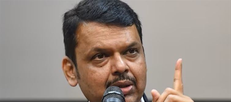 Defrauded by pretending to be Deputy CM Devendra's PA