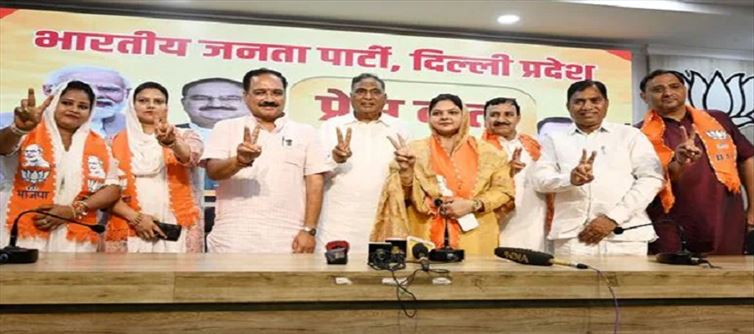 दिल्ली विधानसभा चुनाव से पहले कई AAP नेता बीजेपी में शामिल हुए