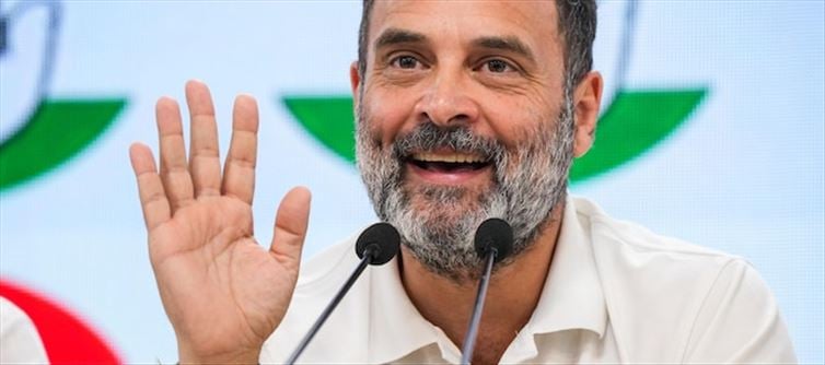 PM goes under water for some time and creates drama..Rahul Gandhi criticism..BJP's response..
