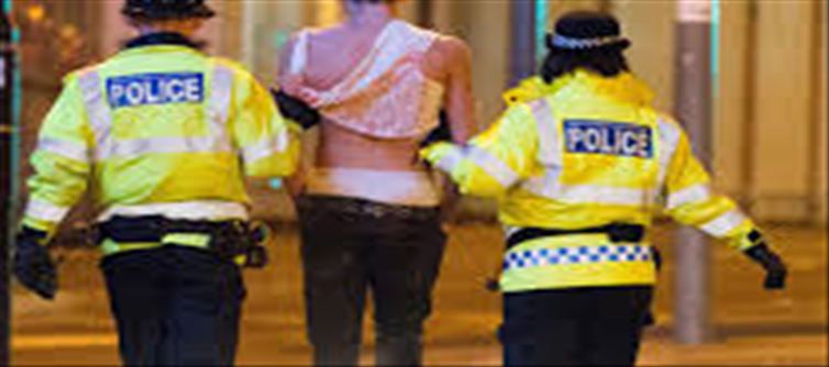 Female constable not safe, drunkards beat her up!