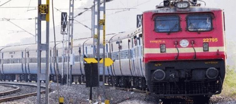 लॉकडाउन के बीच प्रवासियों को लेकर तेलंगाना से झारखंड चली पहली ट्रेन