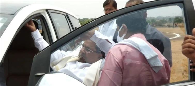 Former CM Fell down while getting out of Car during campaign