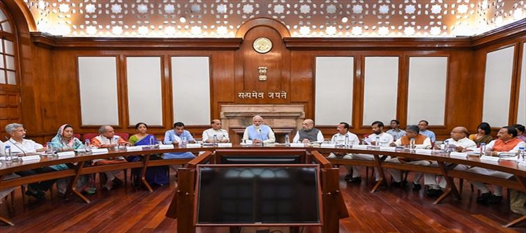 मोदी कैबिनेट ने केंद्रीय कर्मचारियों के लिए डीए में 4 फीसदी की बढ़ोतरी की