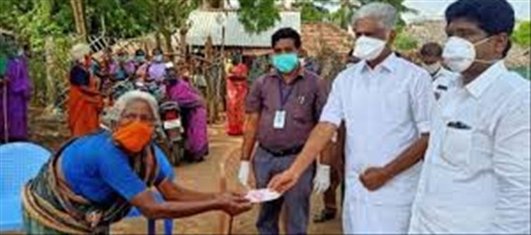 காரைக்குடி தொகுதியில் ஆறாயிரம் பேருக்கு மளிகைத் தொகுப்பு