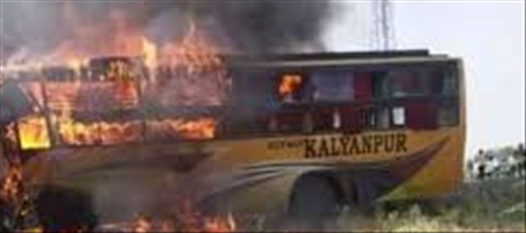 High speed bus catches fire after colliding with trailer!