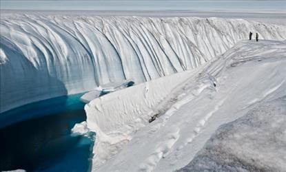 Tourists watch the 'Icy Melt' in Polar regions
