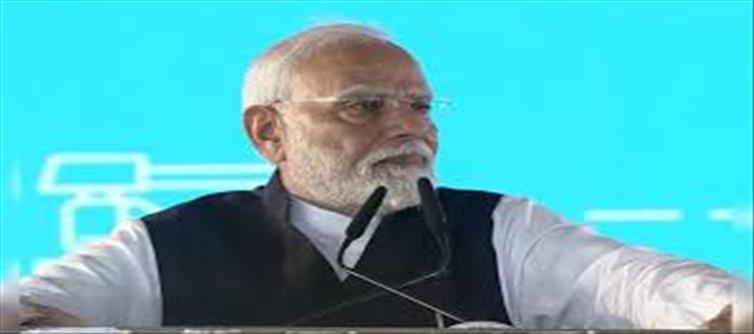 In presence of PM and Chandrachud, Kapil said a big thing!