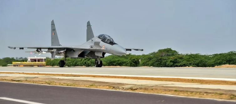 भारतीय वायु सेना ने राजमार्गों पर 28 आपातकालीन लैंडिंग स्ट्रिप्स की पहचान की