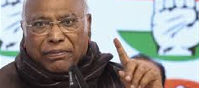 Kharge again lashes out at Election Commission over EVMs