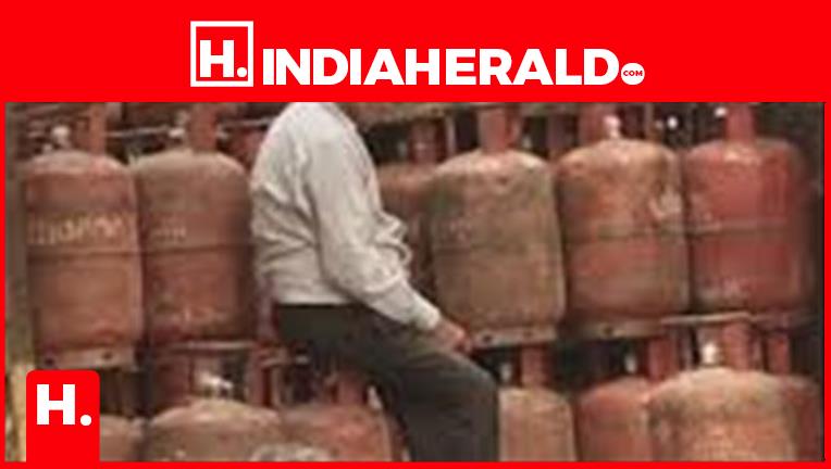 LPG Cylinder Price: Domestic LPG Cylinders Are Available for Anywhere ₹900 to ₹950 (Approx.)