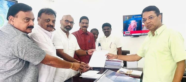 Maha Muslims being registered as voters in Bodhan - Telangana BJP MP