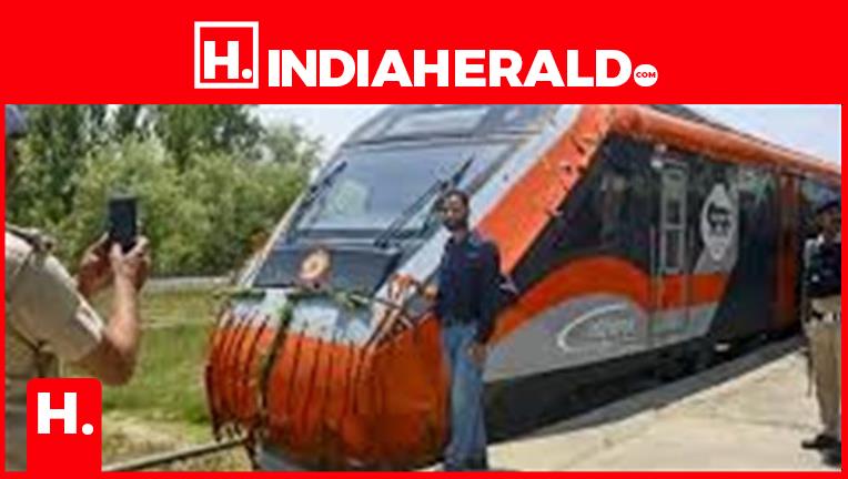 Modi Inaugurates Pune-Nagpur Vande Bharat Express August 10.