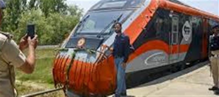Modi Inaugurates Pune-Nagpur Vande Bharat Express August 10.