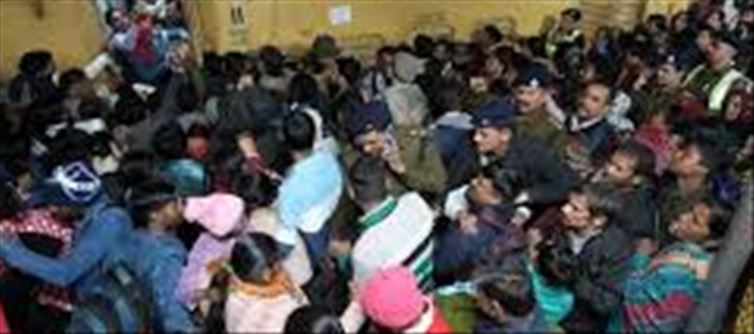 No arrangement for crowd control at New Delhi station!
