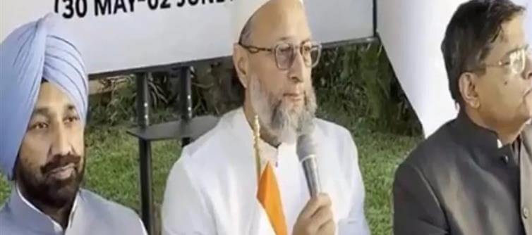 पाकिस्तान आतंकवाद का गढ़ है, लखवी जेल में बाप बना: असदुद्दीन ओवैसी