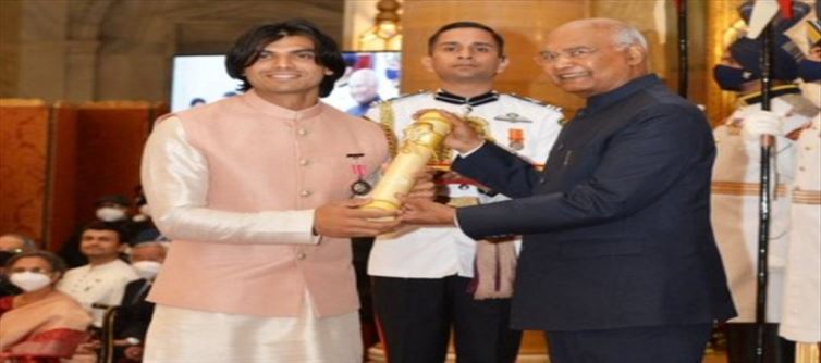 राष्ट्रपति राम नाथ कोविंद द्वारा कोवैक्सिन निर्माताओं और अन्य को सम्मानित किया गया