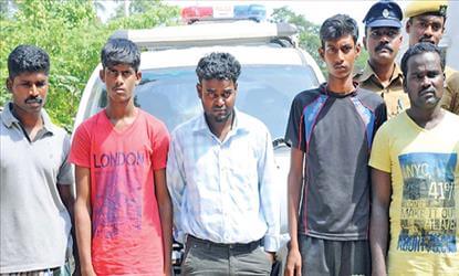 ஆசிரியர் படுகொலை... அதிர்ச்சியில் பரமகுடி மக்கள்...