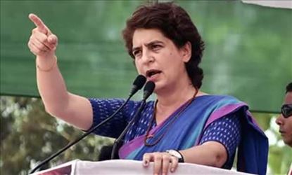 आर्थिक मंदी मान्य करा - प्रियंका गांधी
