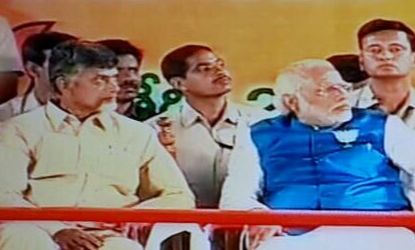 Pawan Kalyan forgets Stage Manners!