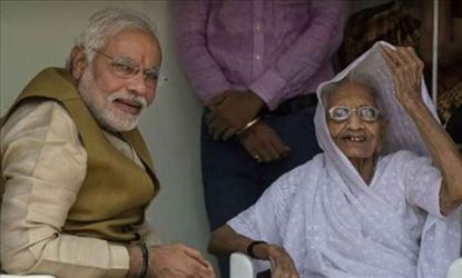 पीएम मोदी की मां हीराबेन ने अपनी पर्सनल सेविंग से दान किए 25,000 रुपये