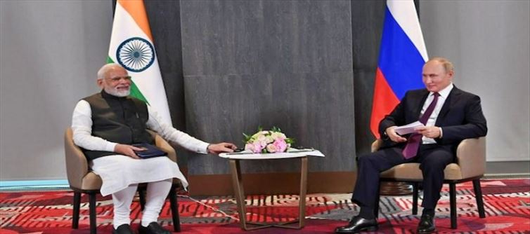 प्रधानमंत्री नरेंद्र मोदी ने रूसी राष्ट्रपति व्लादिमीर पुतिन के साथ द्विपक्षीय वार्ता की