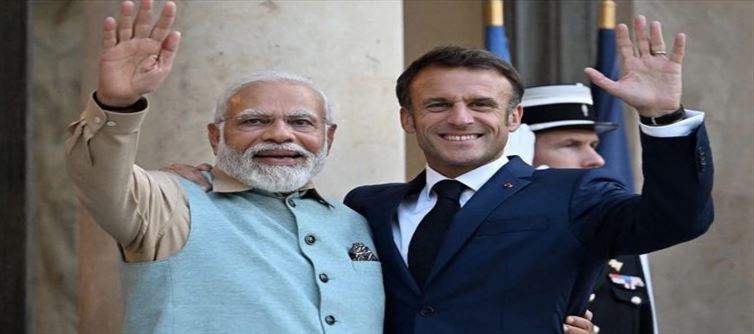 पीएम मोदी ने फ्रांस के राष्ट्रपति को राम मंदिर की प्रतिकृति उपहार में दी