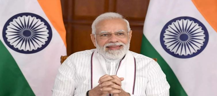 प्रधानमंत्री नरेंद्र मोदी ने 4.5 लाख लाभार्थियों के गृह प्रवेश समारोह में भाग लिया