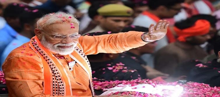 पीएम मोदी ने में वाराणसी मेगा रोड शो किया