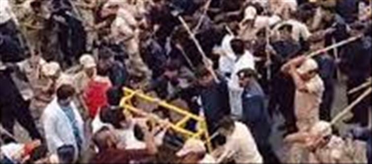 Police Lathicharge against Protesting Doctors-P3