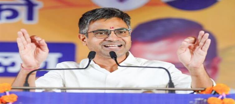 Politics: Sandeep Pathak attacks Modi government