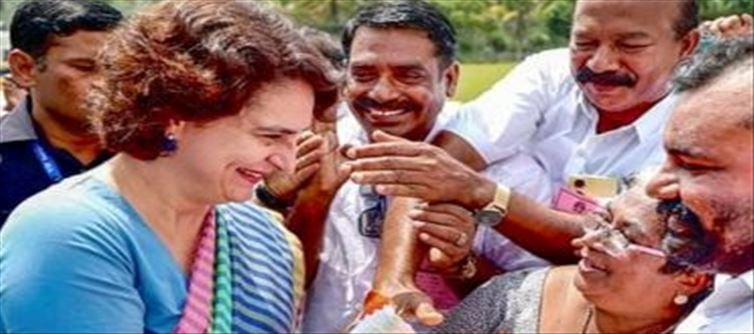 പ്രിയങ്ക ഗാന്ധി വയനാട്ടിൽ; വമ്പൻ റോഡ് ഷോയോടെ നാമനിർദേശ പത്രികാ സമർപ്പണം!