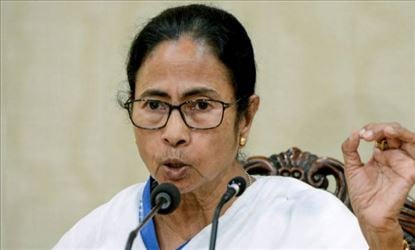 প্রতিরক্ষা , ব্যাঙ্ক , বিএসএনএল রেল সহ বিভিন্ন কেন্দ্রীয় সংস্থাকে বিলগ্নীকরণ করার যে সিদ্ধান্ত মোদী সরকার নিয়েছে তার বিরুদ্ধে আন্দোলনে নামছেন মমতা