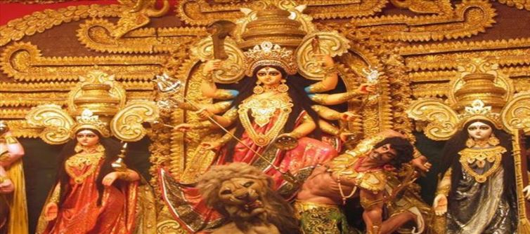 পঞ্চমীতেই মণ্ডপমুখী মানুষ