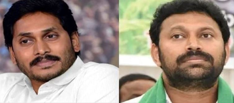 Pulivendula Mark Four Star Robbery... How easily can Avinash Reddy beat Prajadhanam..?